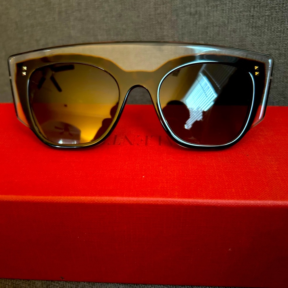 VALENTINO GARAVANI SUNGLASSES